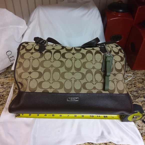 Large Coach handbag - Picture 2 of 4
